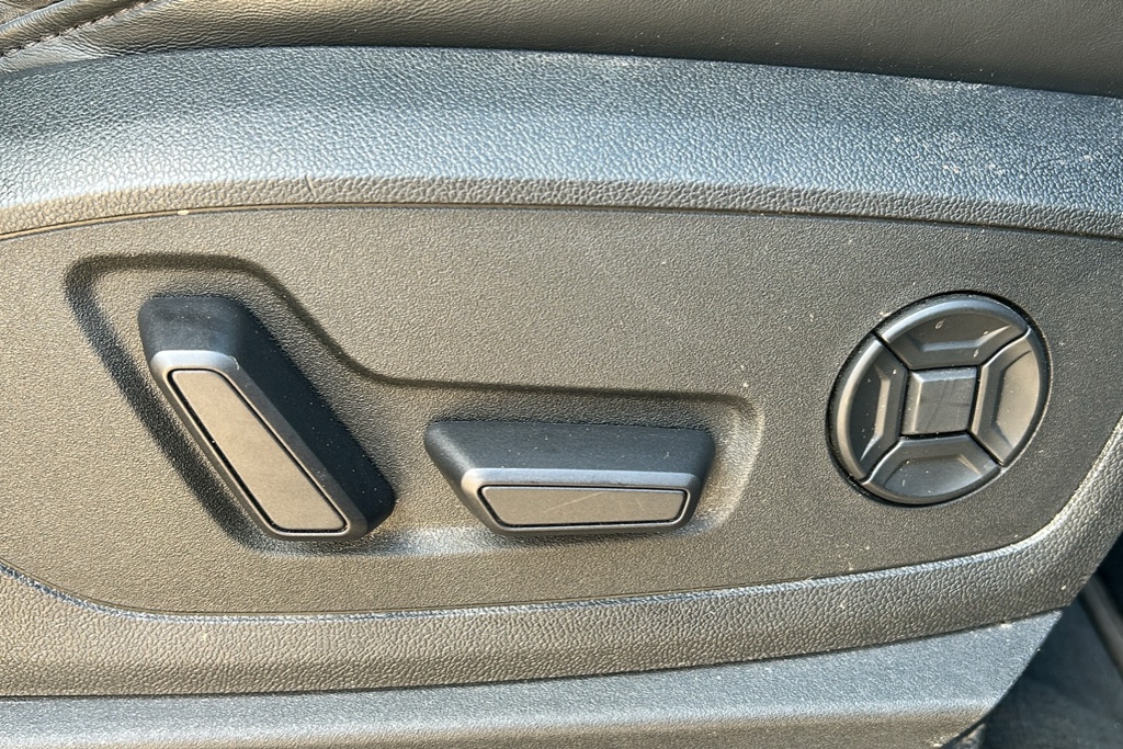 Vehicle image 28
