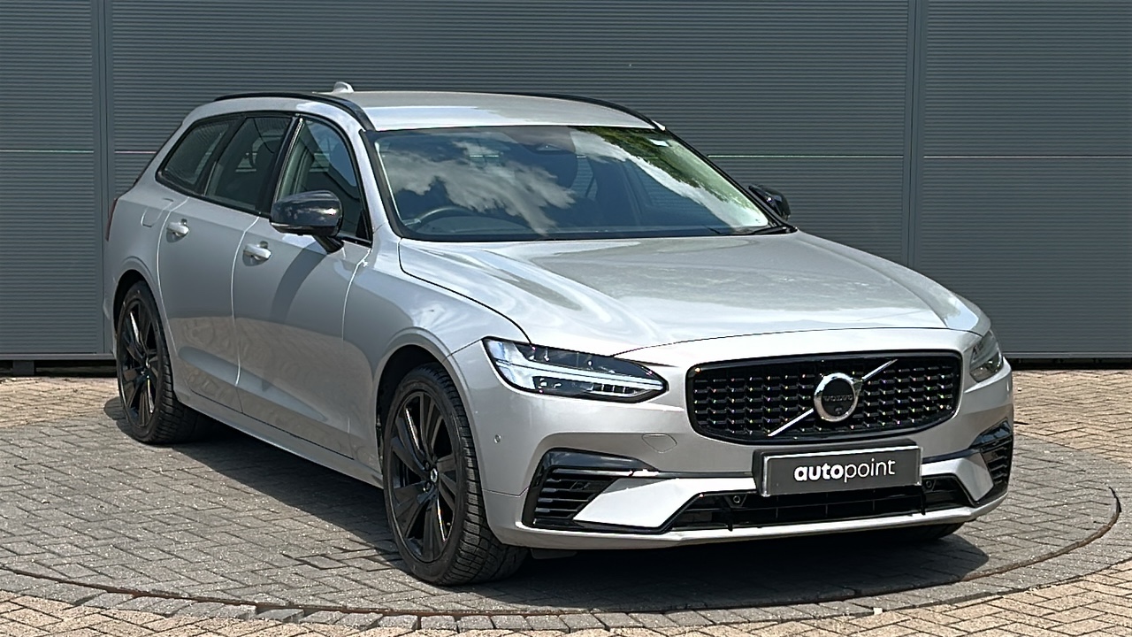 2022 VOLVO V90